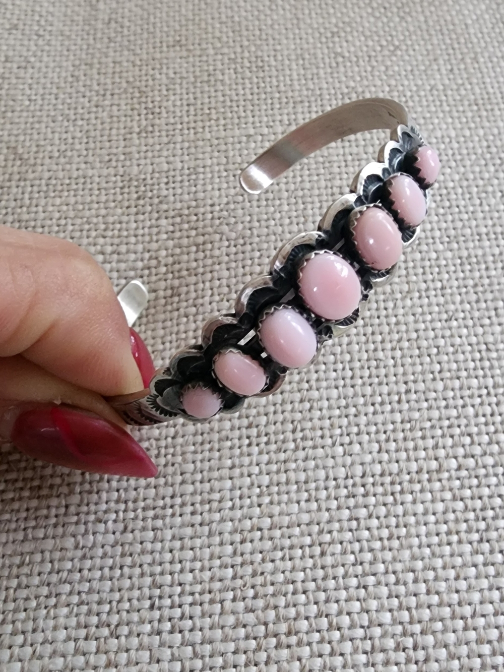 Pink Conch And STERLING  Silver Cuff Signed And Stamped By Navajo Artist - Picture 3 of 3